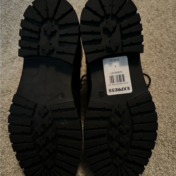 Express Men’s Wingtip Boots - Picture 3 of 5